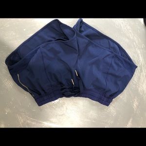 lululemon hotty hot shorts 2.5”